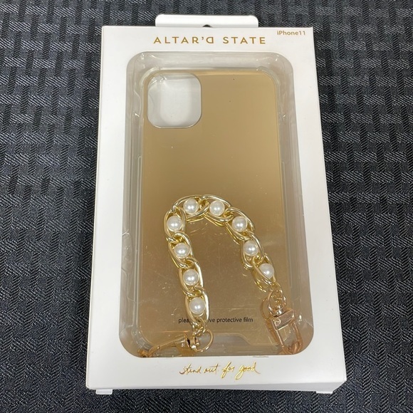 Altar'd State Other - NWT Altar’d State Gold Pearl Chain Case For An iPhone11 New In Box